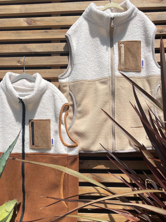 VESTE POLAIRE SANS MANCHE BI-COLOR SHERPA ÉCRU & POLAIRE COLORÉE | ADULTE