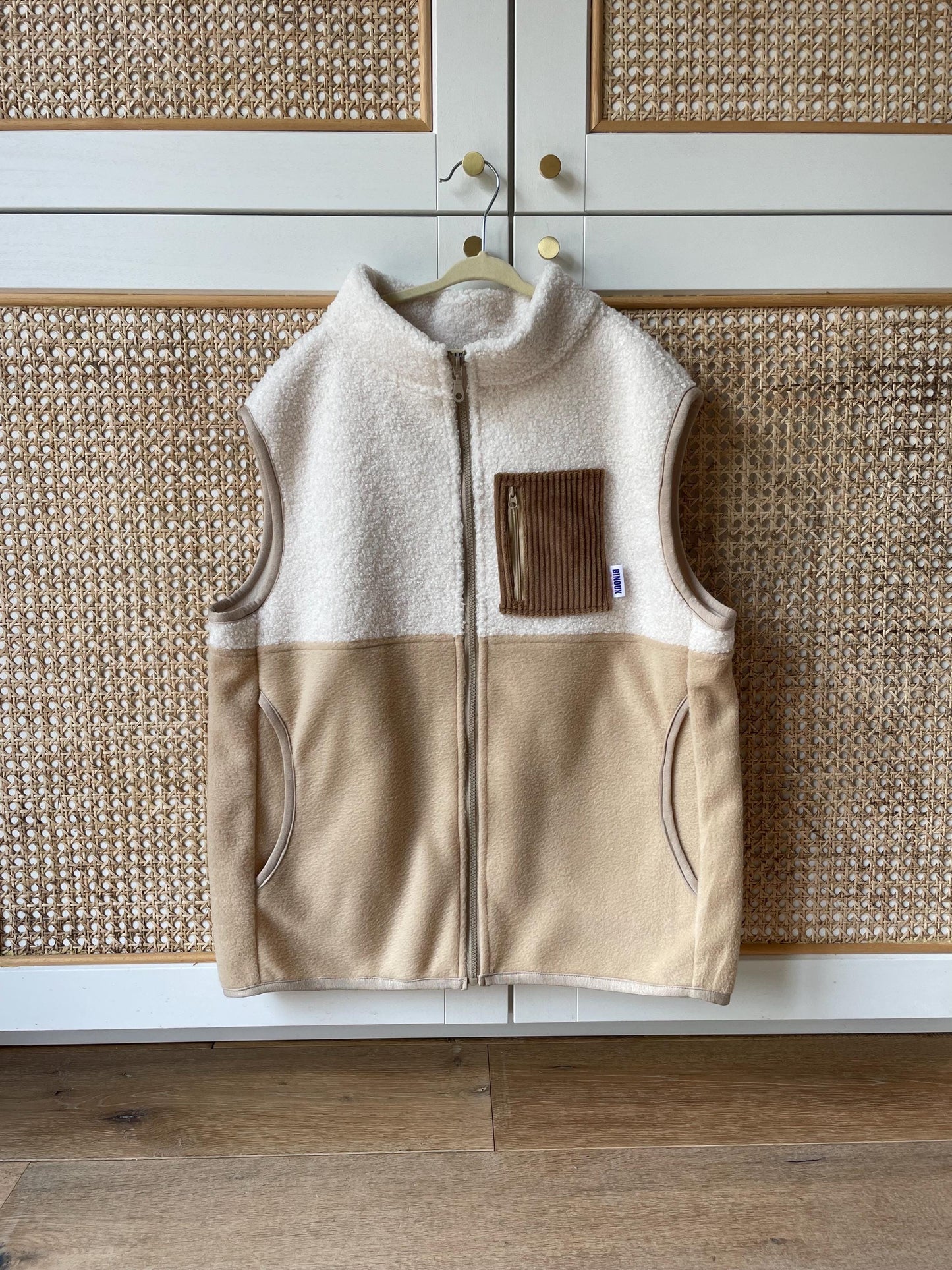 VESTE POLAIRE SANS MANCHE BI-COLOR SHERPA ÉCRU & POLAIRE COLORÉE | ADULTE