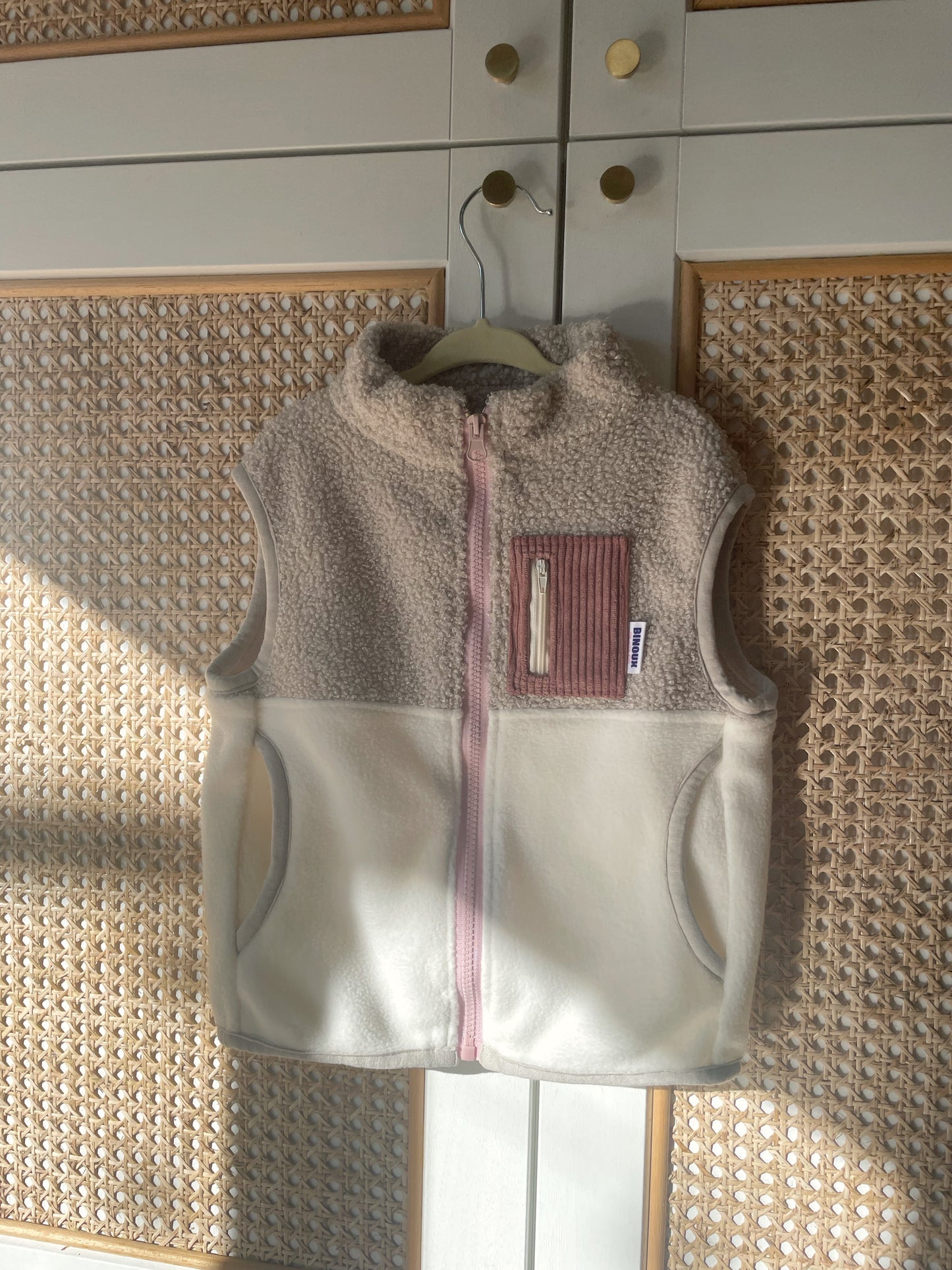 VESTE POLAIRE SANS MANCHE BI-COLOR SHERPA ÉCRU & POLAIRE | ENFANT