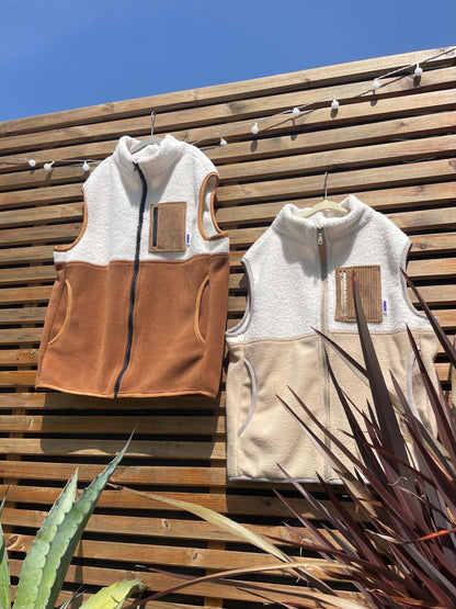 VESTE POLAIRE SANS MANCHE BI-COLOR SHERPA ÉCRU & POLAIRE COLORÉE | ADULTE