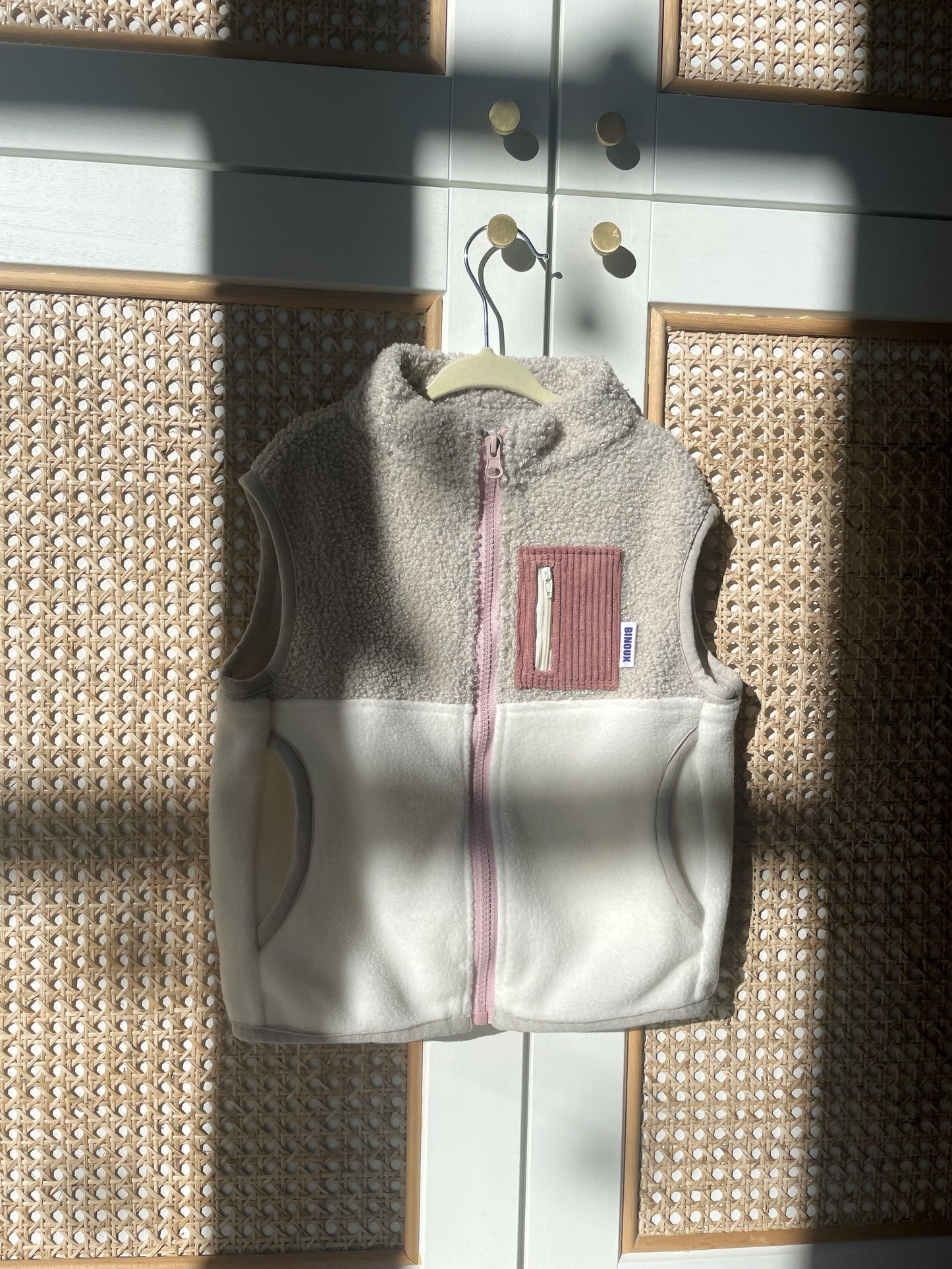 VESTE POLAIRE SANS MANCHE BI-COLOR SHERPA ÉCRU & POLAIRE | ENFANT