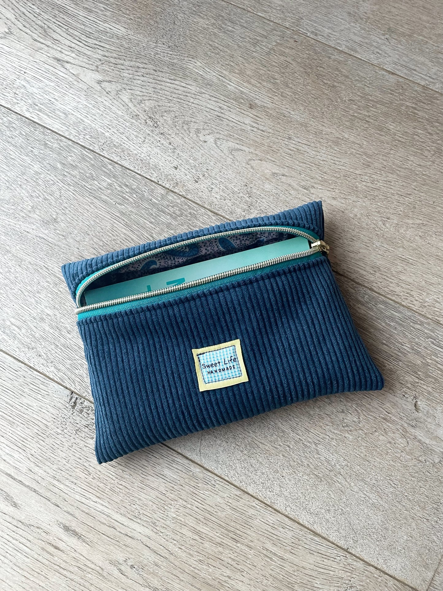 HOUSSE À LIVRE LISEUSE ZIPPÉE VELOURS CÔTELÉ PERSONNALISABLE