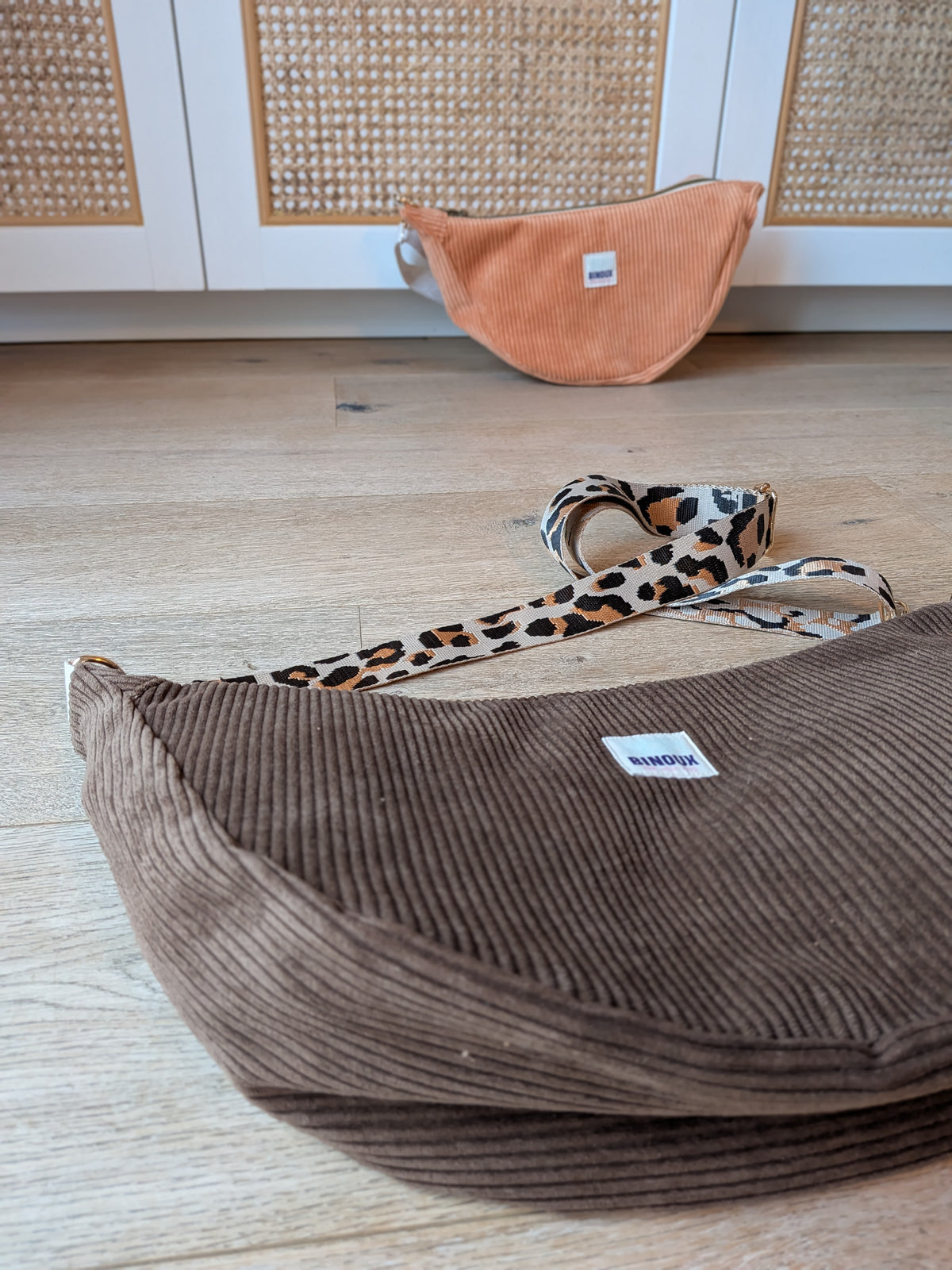 SAC HOBO VELOURS CÔTELÉ & SANGLE PERSONNALISABLE | L