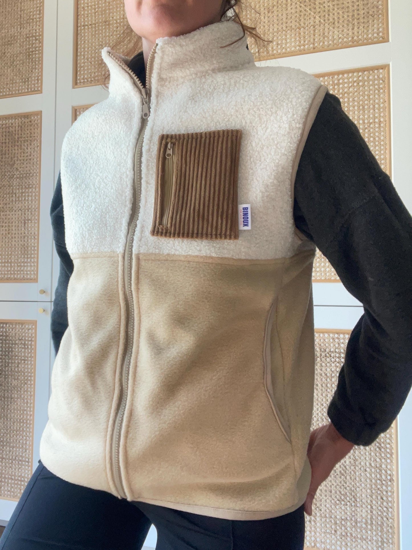 VESTE POLAIRE SANS MANCHE BI-COLOR SHERPA ÉCRU & POLAIRE COLORÉE | ADULTE